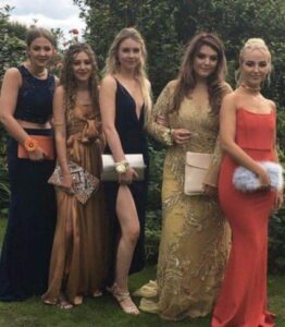 Everyone was amazed by the prom clutch that a teen made.